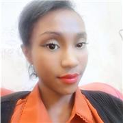 Professeur particulier donne cours de soutien scolaire aux élèves de primaire